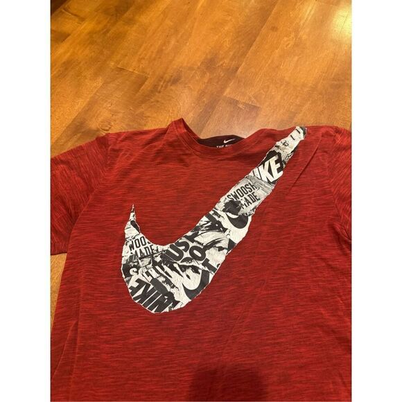 Men’s Nike tshirt size large dri fit material Nike swoosh red - Picture 2 of 5